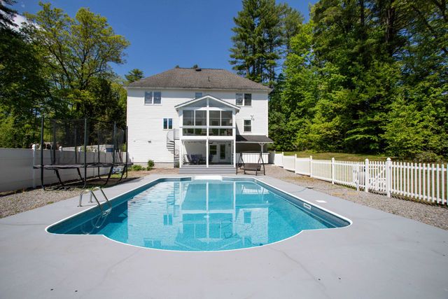 15 Kelso Drive, Bow, NH 03304