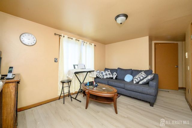 1 Ovington Avenue, Edison, NJ 08817