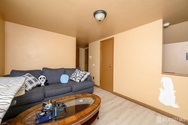 1 Ovington Avenue, Edison, NJ 08817