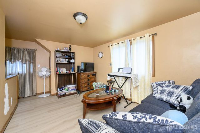 1 Ovington Avenue, Edison, NJ 08817