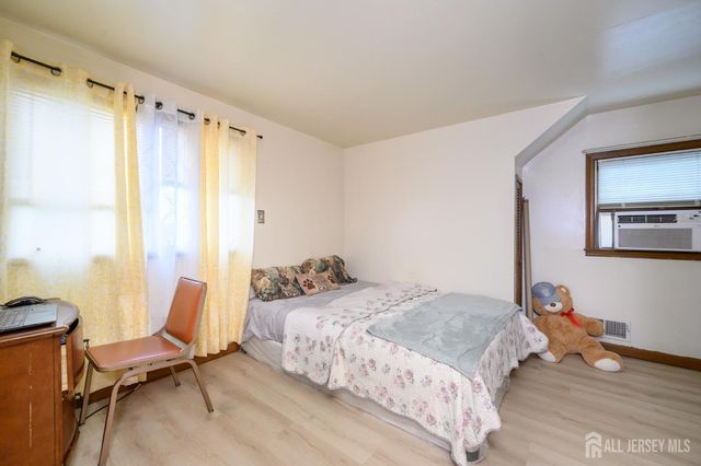 1 Ovington Avenue, Edison, NJ 08817