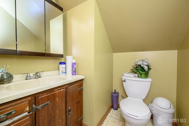 1 Ovington Avenue, Edison, NJ 08817