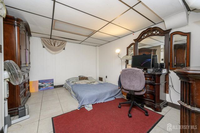 1 Ovington Avenue, Edison, NJ 08817