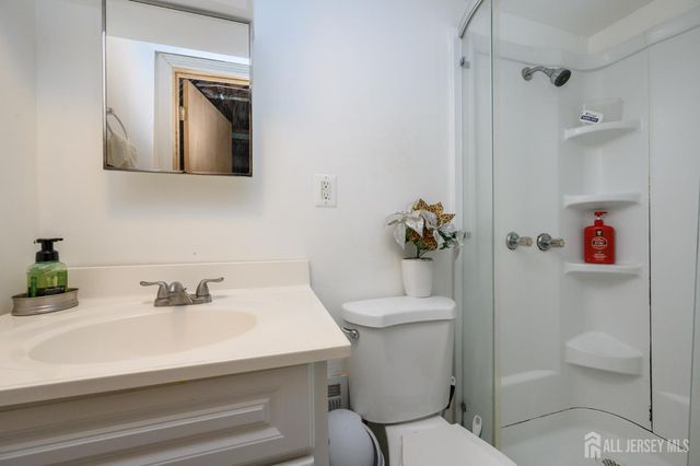 1 Ovington Avenue, Edison, NJ 08817