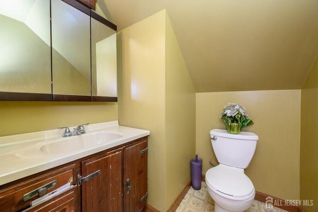 1 Ovington Avenue, Edison, NJ 08817