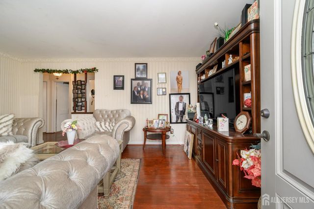 1 Ovington Avenue, Edison, NJ 08817