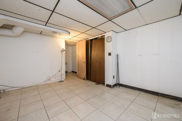 1 Ovington Avenue, Edison, NJ 08817