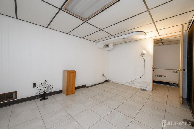 1 Ovington Avenue, Edison, NJ 08817