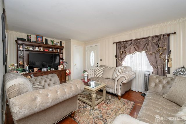 1 Ovington Avenue, Edison, NJ 08817