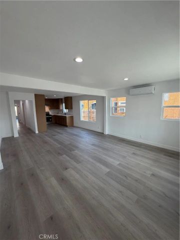 4706 8th Avenue, Los Angeles, CA 90043