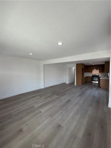 4706 8th Avenue, Los Angeles, CA 90043
