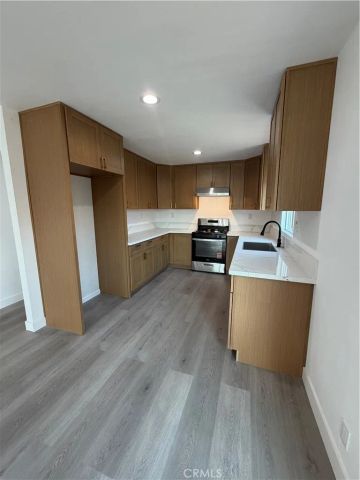 4706 8th Avenue, Los Angeles, CA 90043