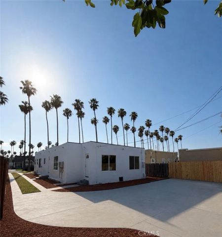 4706 8th Avenue, Los Angeles, CA 90043