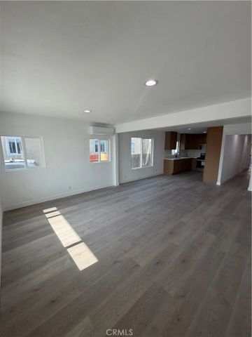 4706 8th Avenue, Los Angeles, CA 90043