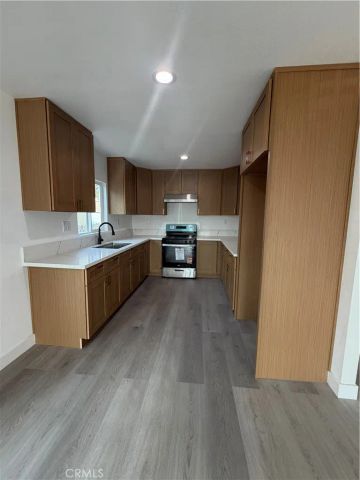 4706 8th Avenue, Los Angeles, CA 90043