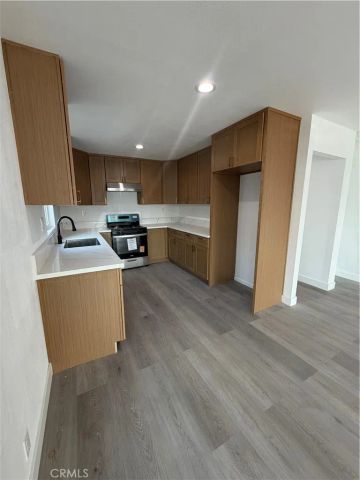 4706 8th Avenue, Los Angeles, CA 90043