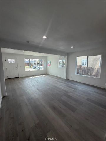 4706 8th Avenue, Los Angeles, CA 90043