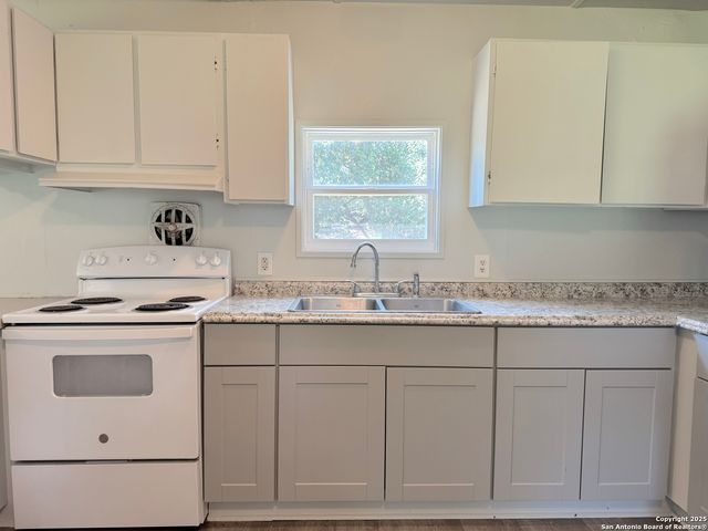 1139 Hidden Fawn, Canyon Lake, TX 78133