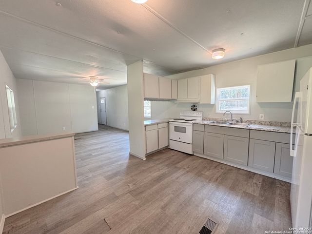 1139 Hidden Fawn, Canyon Lake, TX 78133