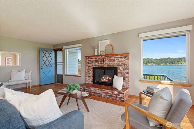 18390 E State Rt 3, Allyn, WA 98524