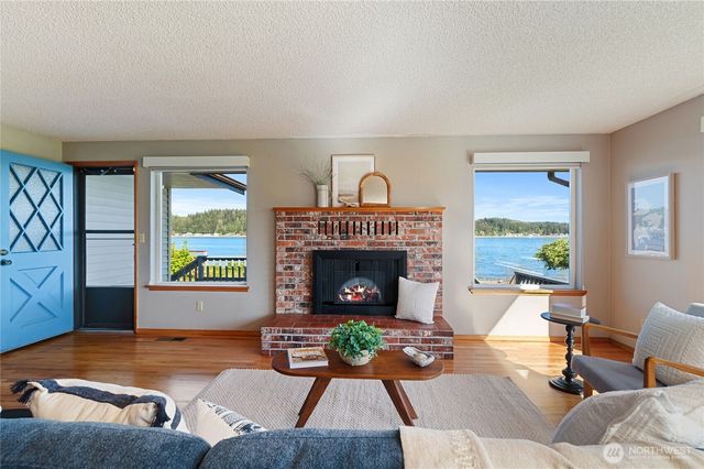 18390 E State Rt 3, Allyn, WA 98524