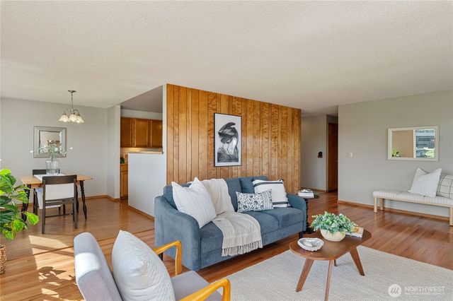18390 E State Rt 3, Allyn, WA 98524