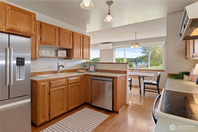 18390 E State Rt 3, Allyn, WA 98524