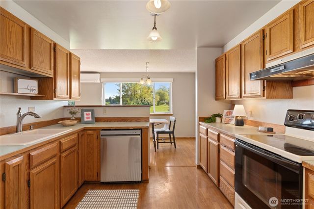 18390 E State Rt 3, Allyn, WA 98524