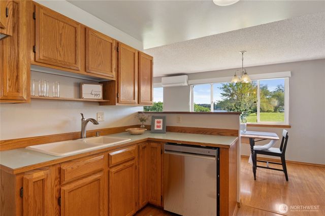 18390 E State Rt 3, Allyn, WA 98524