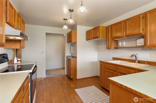 18390 E State Rt 3, Allyn, WA 98524
