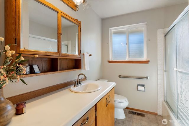 18390 E State Rt 3, Allyn, WA 98524