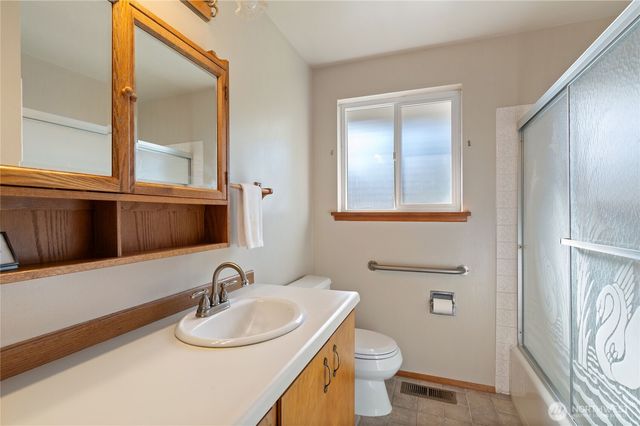 18390 E State Rt 3, Allyn, WA 98524