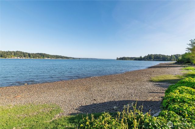 18390 E State Rt 3, Allyn, WA 98524