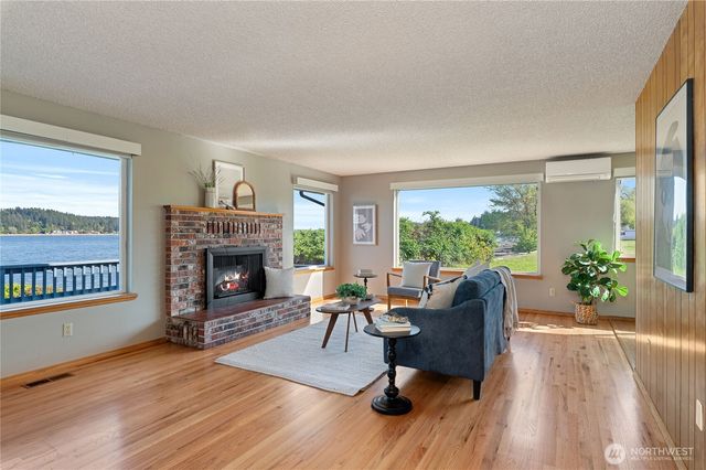 18390 E State Rt 3, Allyn, WA 98524