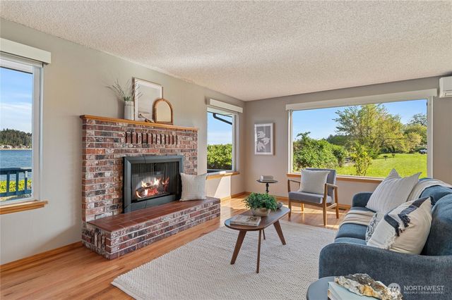 18390 E State Rt 3, Allyn, WA 98524