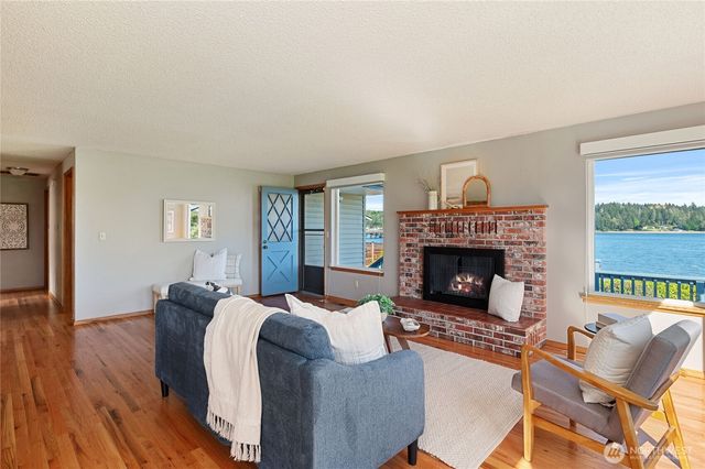18390 E State Rt 3, Allyn, WA 98524