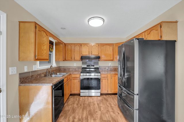 8811 Astrid Ave, Louisville, KY 40228