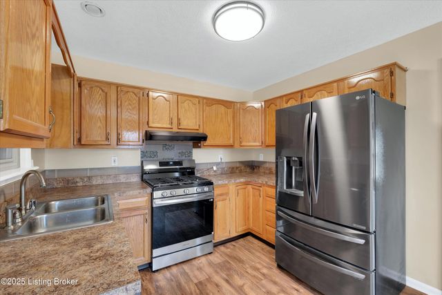 8811 Astrid Ave, Louisville, KY 40228