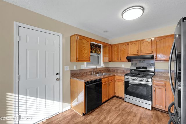 8811 Astrid Ave, Louisville, KY 40228