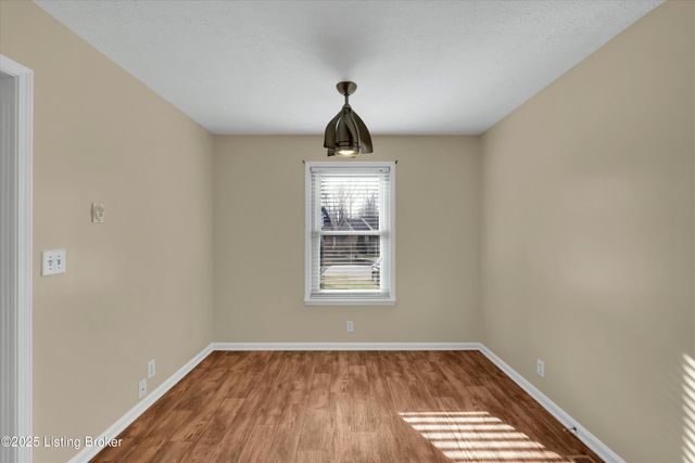 8811 Astrid Ave, Louisville, KY 40228