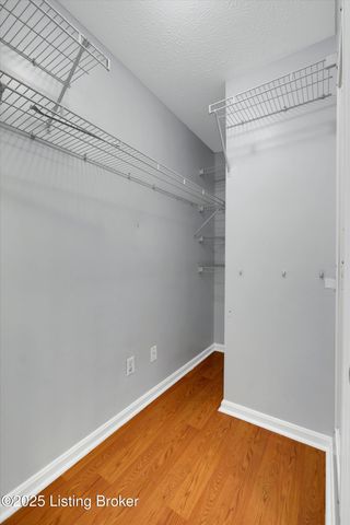 8811 Astrid Ave, Louisville, KY 40228