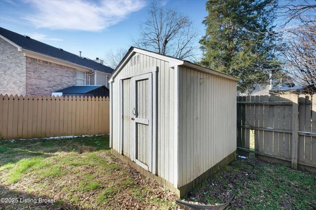 8811 Astrid Ave, Louisville, KY 40228