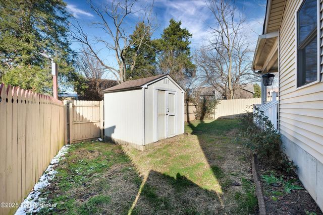 8811 Astrid Ave, Louisville, KY 40228