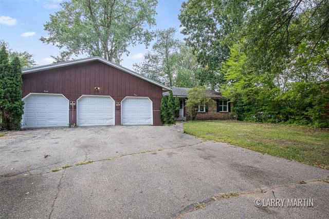 944 Lancashire Court, Grand Rapids, MI 49508