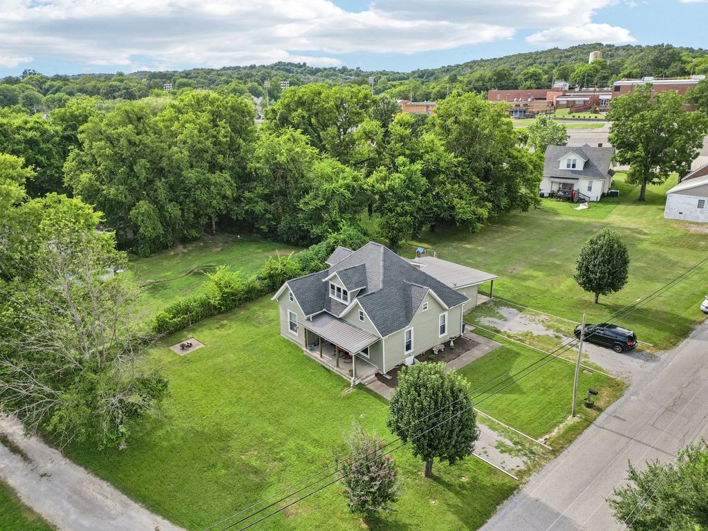 119 S Statesville Ave, Watertown, TN 37184