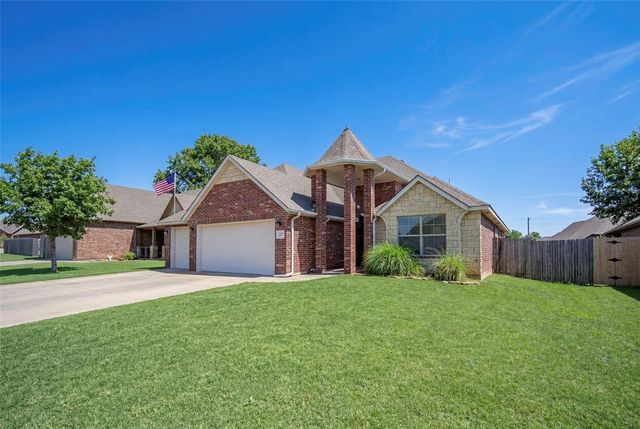 317 Stoneridge Drive, Moore, OK 73160