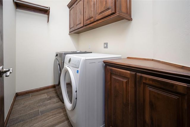 317 Stoneridge Drive, Moore, OK 73160