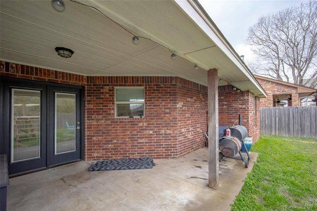 317 Stoneridge Drive, Moore, OK 73160