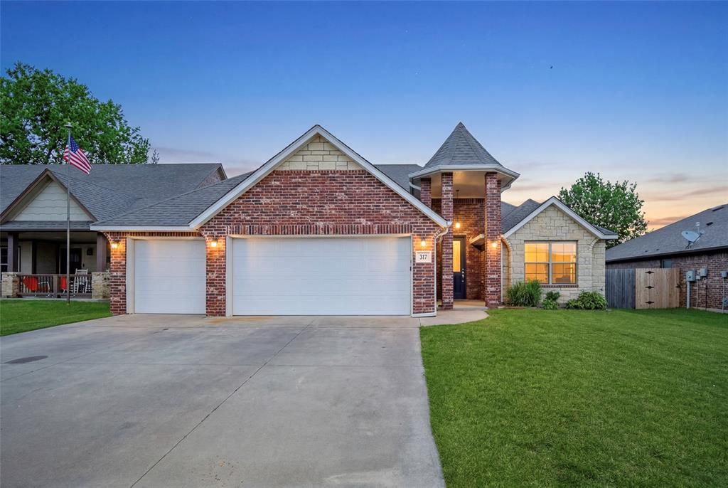 317 Stoneridge Drive, Moore, OK 73160