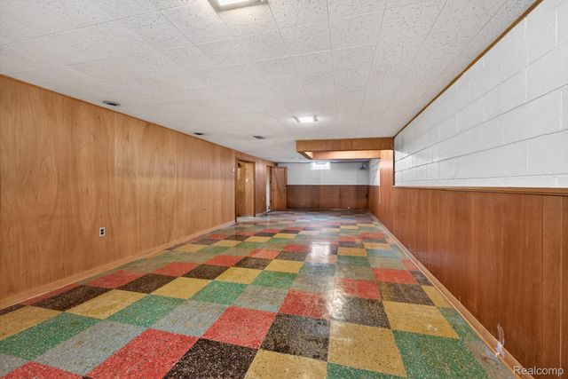 8300 Kinmore Street, Dearborn Heights, MI 48127